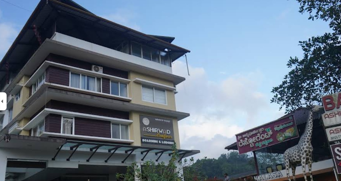 Exterior of Ashirwad Retreat hotel building in Kalasa